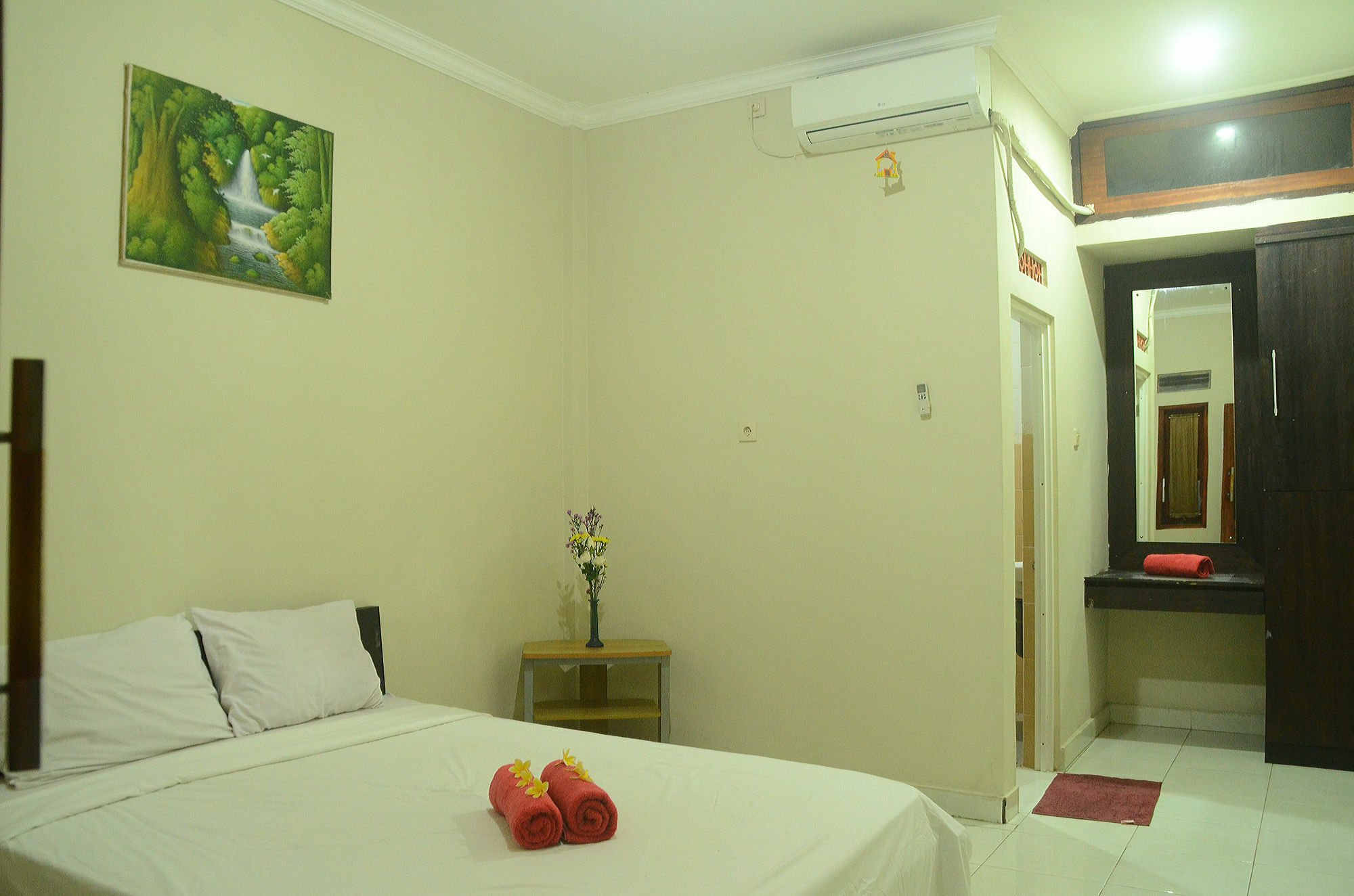 Budget Door Legian Inn Kuta  Ngoại thất bức ảnh