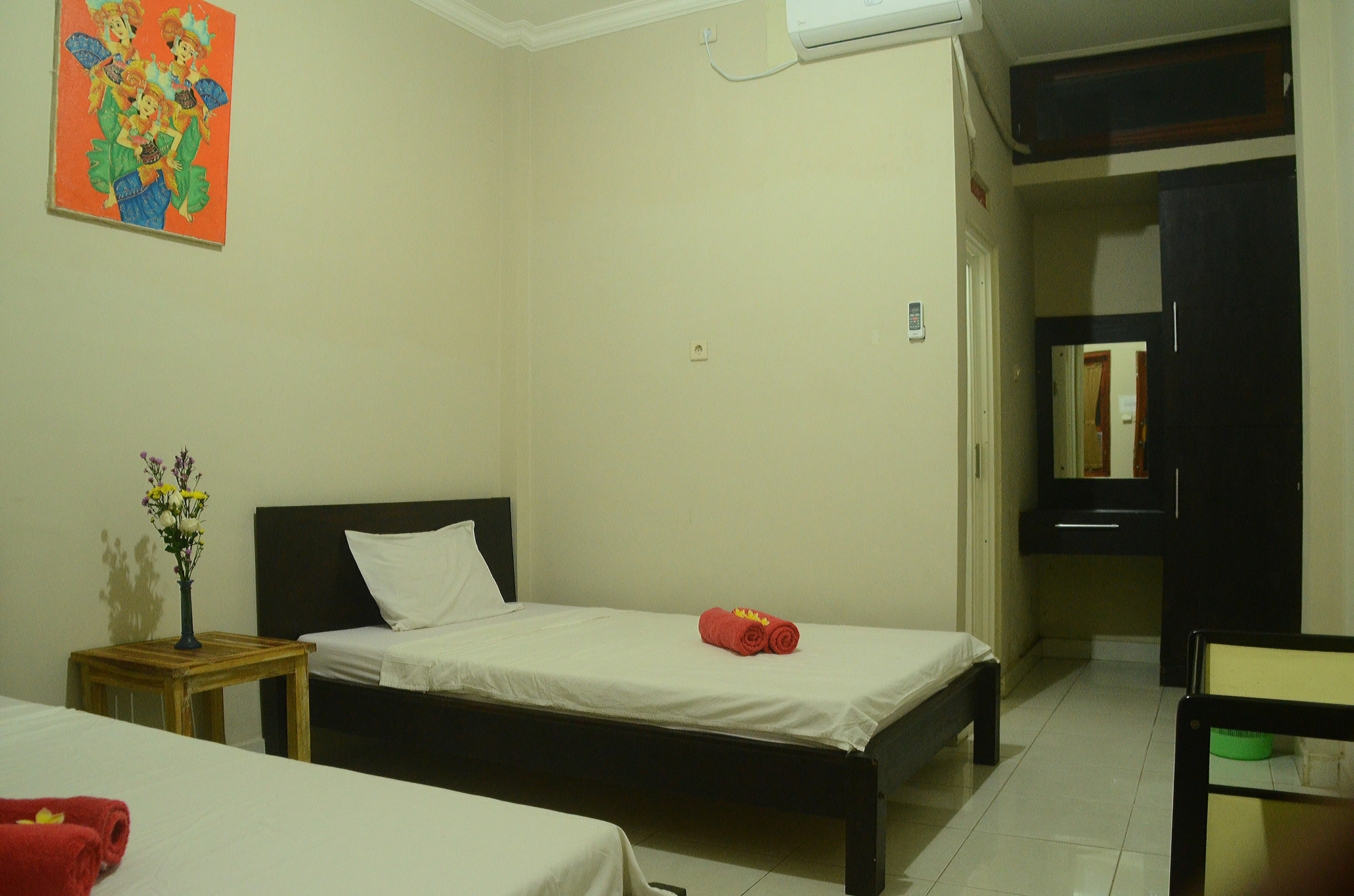 Budget Door Legian Inn Kuta  Ngoại thất bức ảnh